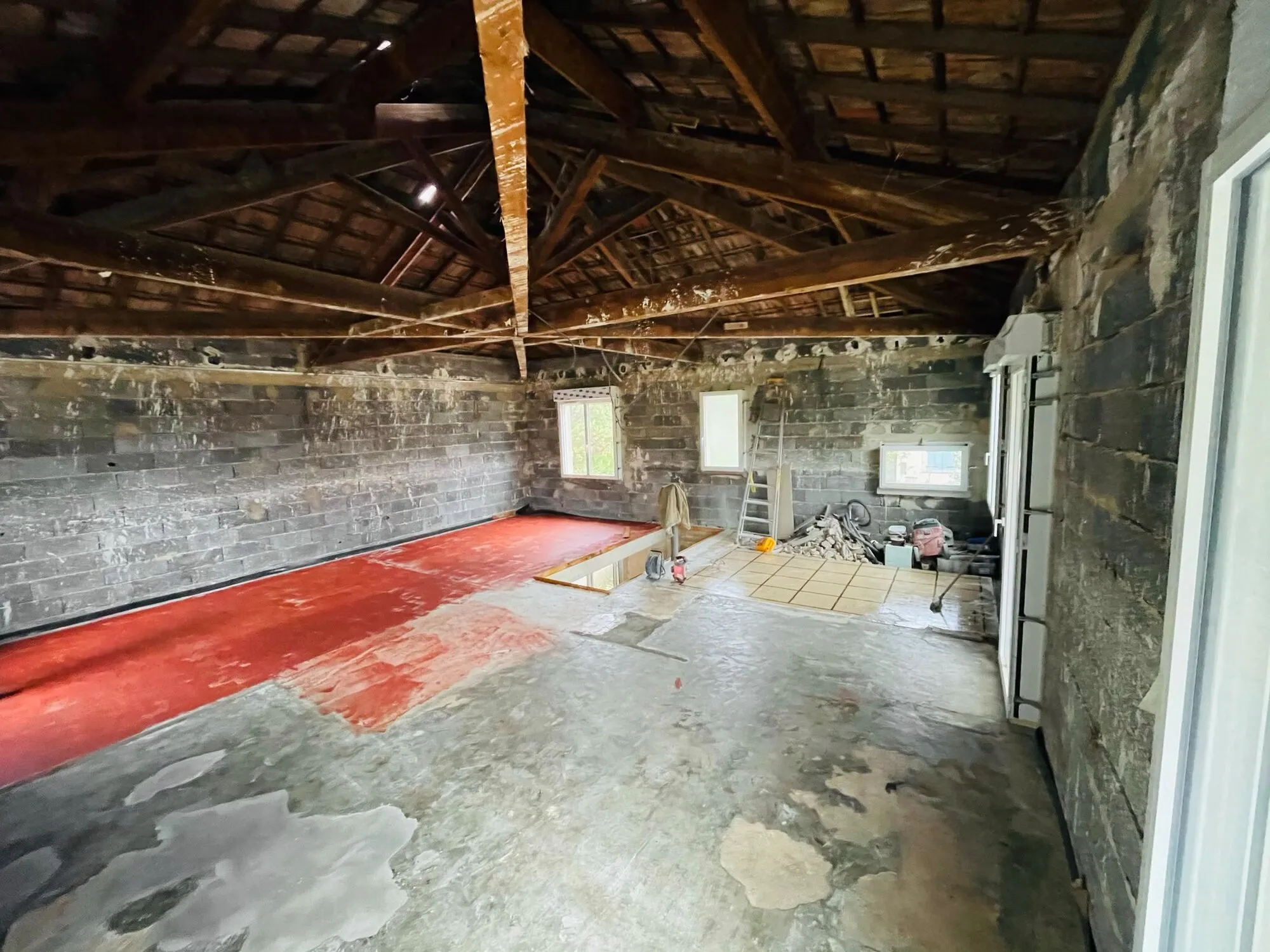Charpente ancienne avant les travaux de rénovation