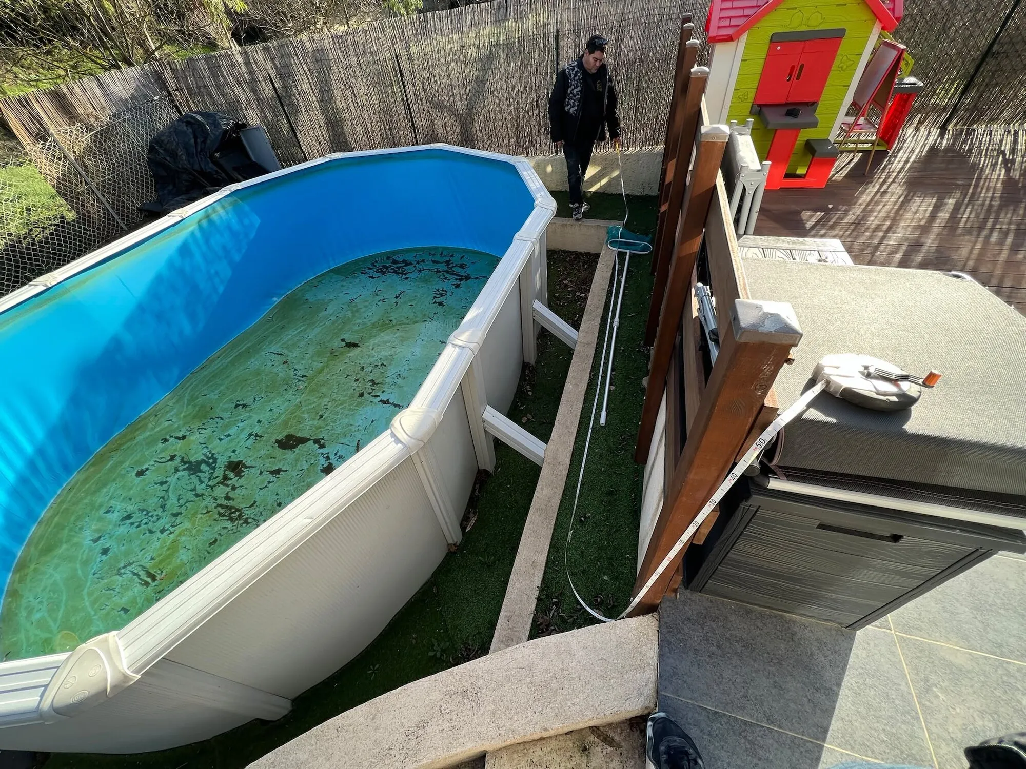 Ancienne piscine hors-sol avant les travaux